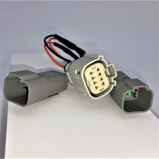 GeezerEngineering Switched Circuit Y-Adapter (8-way) for Harley 2014-2016 Trike & Freewheeler